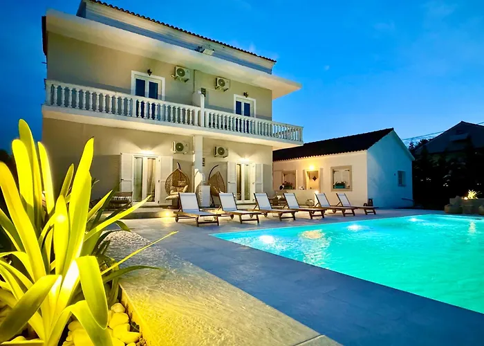 Villa Doma With Private Pool For Up To 29 Guests By Dadovillas Roda (Corfu)