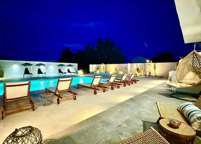 فيلة Doma With Private Pool For Up To 29 Guests By Dadovillas روذا