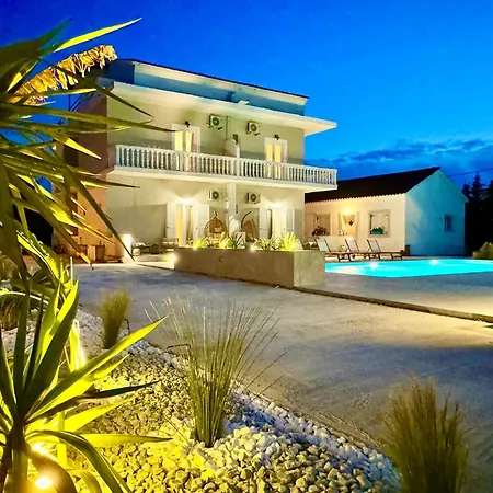 Doma With Private Pool For Up To 29 Guests By Dadovillas ヴィラ *